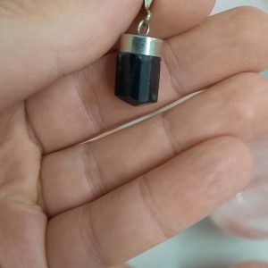Obesek črni turmalin